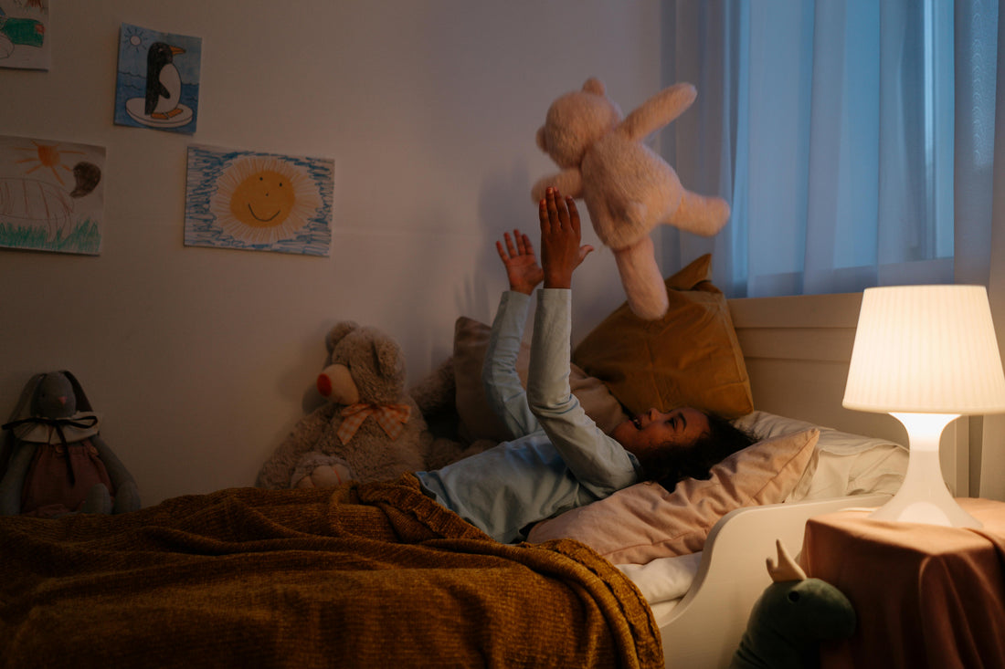 Mon enfant sort du lit 10 fois le soir : comment l’aider à rester dans sa chambre ? - Routinea
